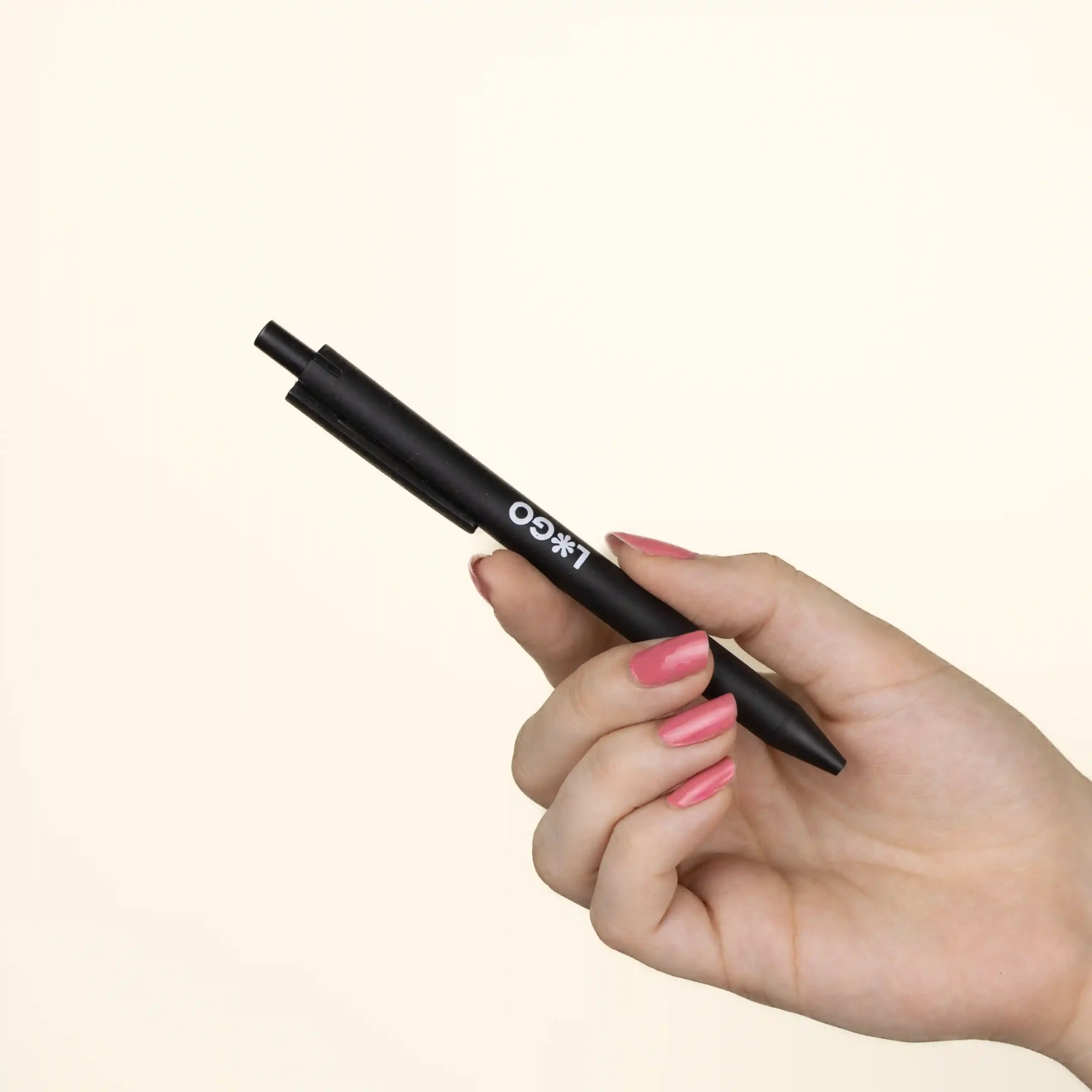 GLUT: Wheat straw pen